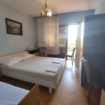 Διαμέρισμα 4 Bedrooms Approx 70 M To The Sea *