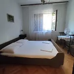 4 Bedrooms Approx 70 M To The Sea