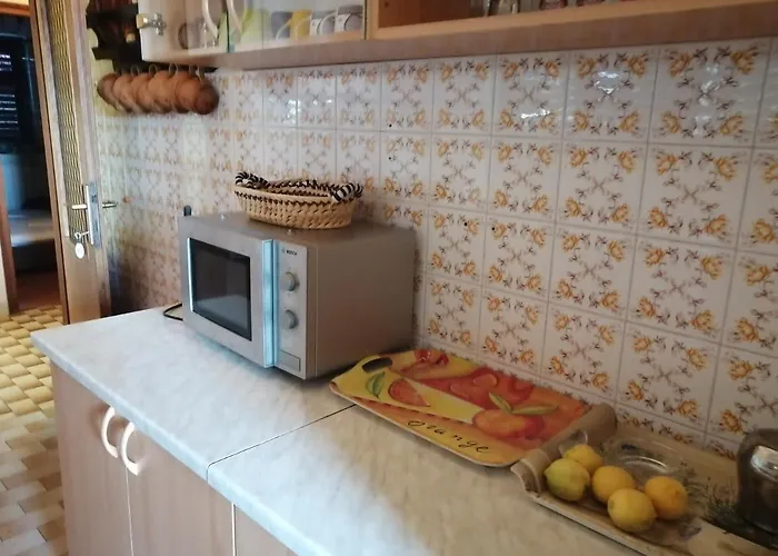 4 Bedrooms Approx 70 M To The Sea