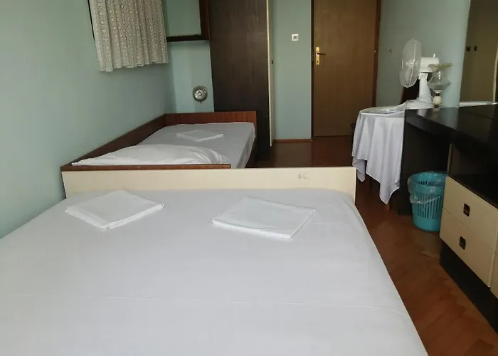 4 Bedrooms Approx 70 M To The Sea
