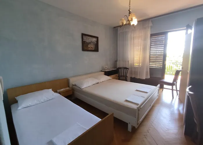 4 Bedrooms Approx 70 M To The Sea *