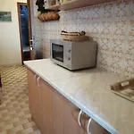 4 Bedrooms Approx 70 M To The Sea *