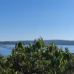 4 Bedrooms Approx 70 M To The Sea *