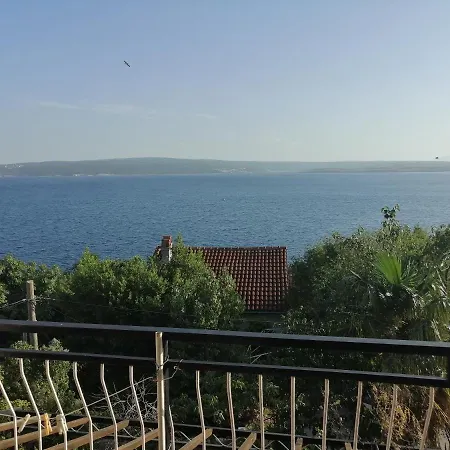 4 Bedrooms Approx 70 M To The Sea *