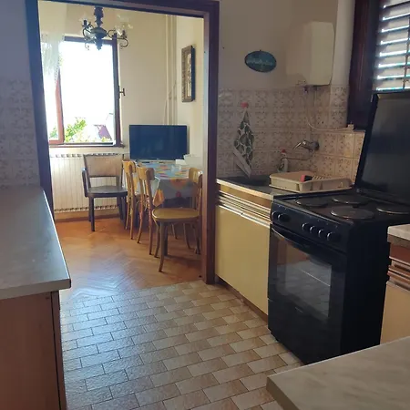 4 Bedrooms Approx 70 M To The Sea