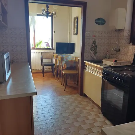 4 Bedrooms Approx 70 M To The Sea