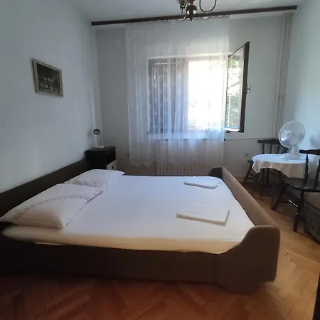 4 Bedrooms Approx 70 M To The Sea