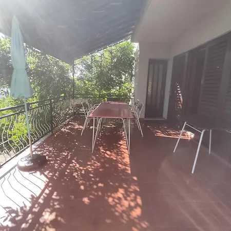 شقة 4 Bedrooms Approx 70 M To The Sea