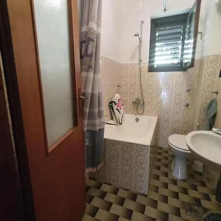 شقة 4 Bedrooms Approx 70 M To The Sea دْغاماي