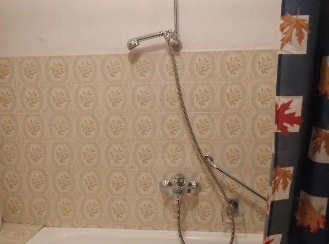 4 Bedrooms Approx 70 M To The Sea *