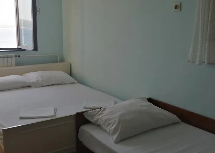 4 Bedrooms Approx 70 M To The Sea