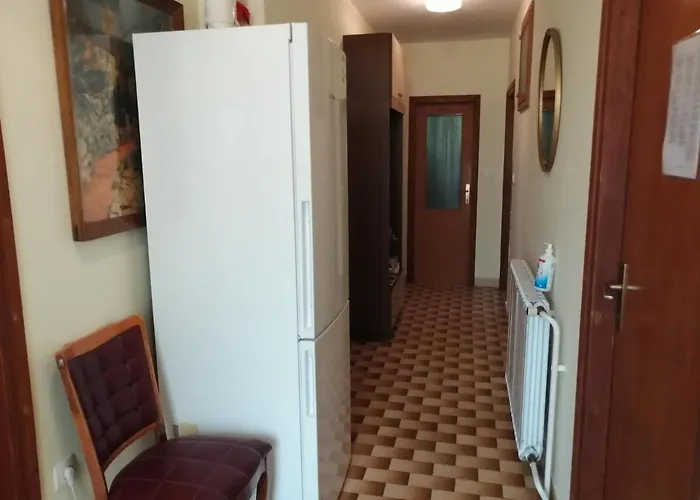 4 Bedrooms Approx 70 M To The Sea *