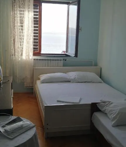 4 Bedrooms Approx 70 M To The Sea Daire