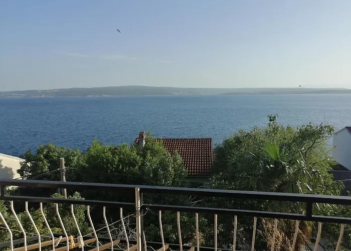 4 Bedrooms Approx 70 M To The Sea *