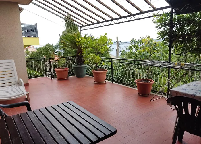 4 Bedrooms Approx 70 M To The Sea Daire *