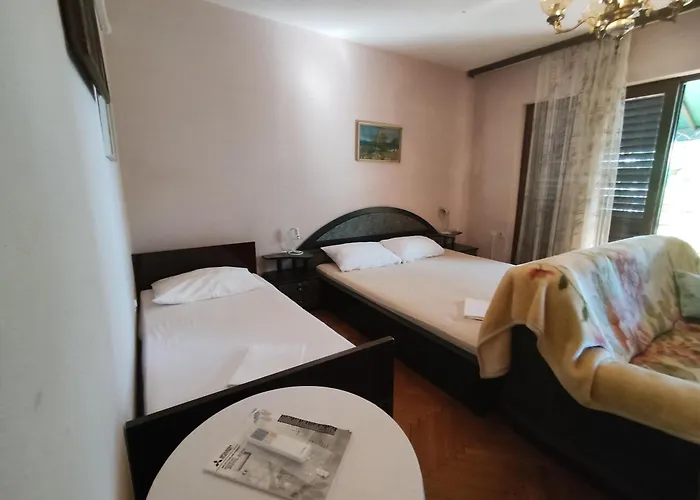 4 Bedrooms Approx 70 M To The Sea *