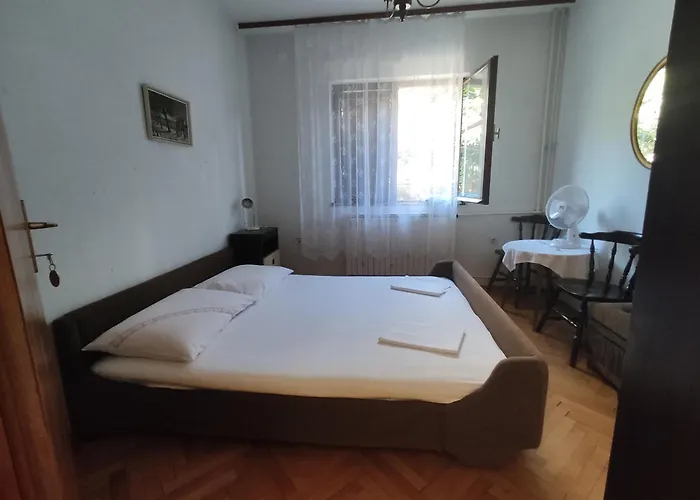 4 Bedrooms Approx 70 M To The Sea