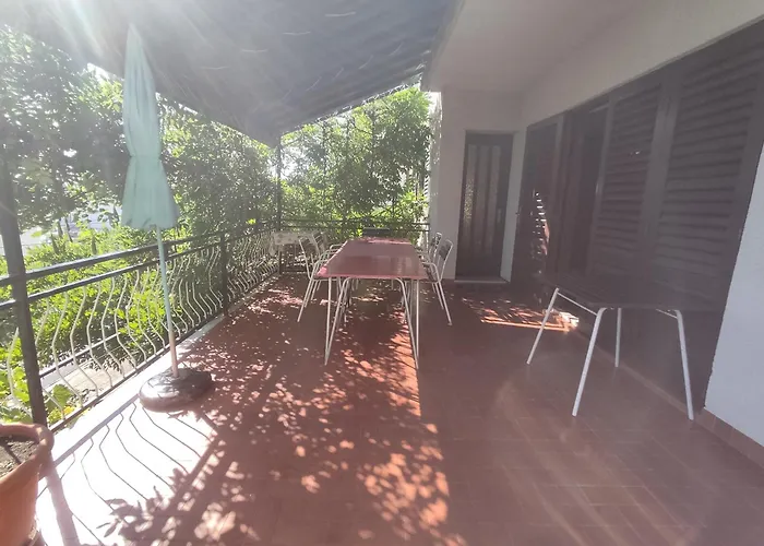 Daire 4 Bedrooms Approx 70 M To The Sea