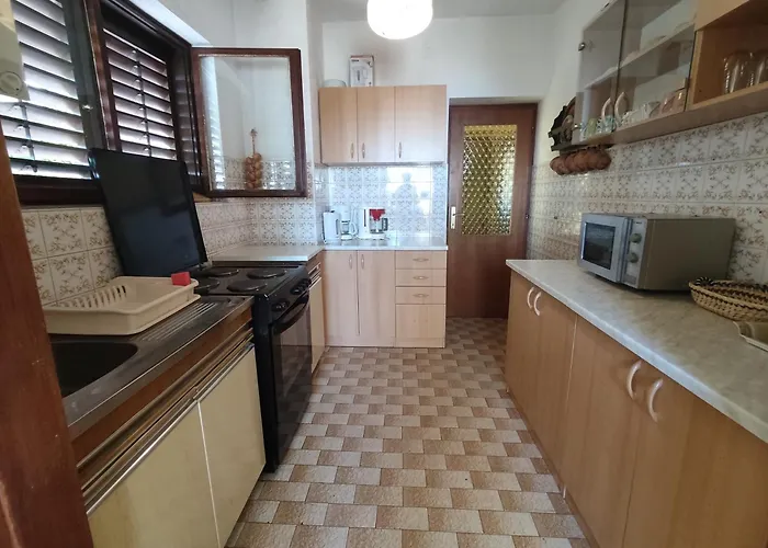 4 Bedrooms Approx 70 M To The Sea Daire Dramalj